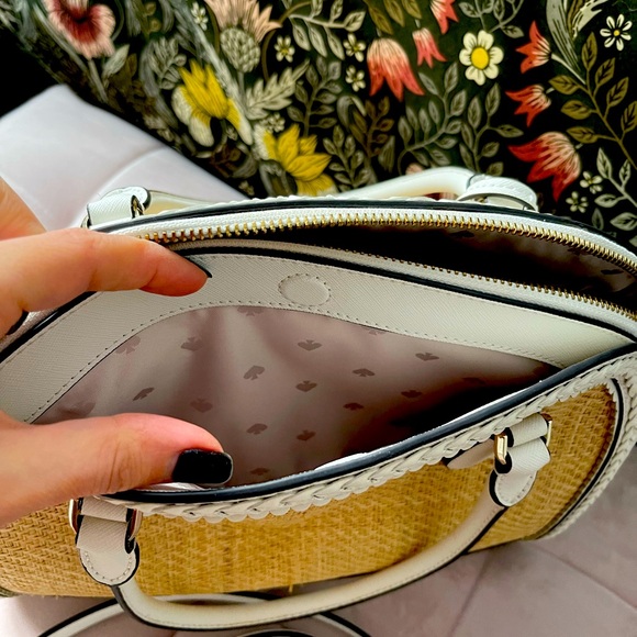Kate Spade purse - worn once - Picture 9 of 10